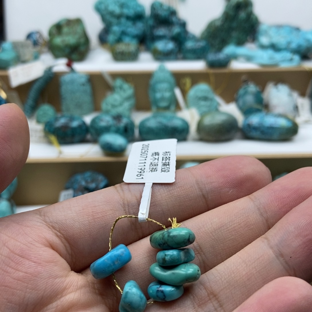 绿松石未镶嵌颈饰