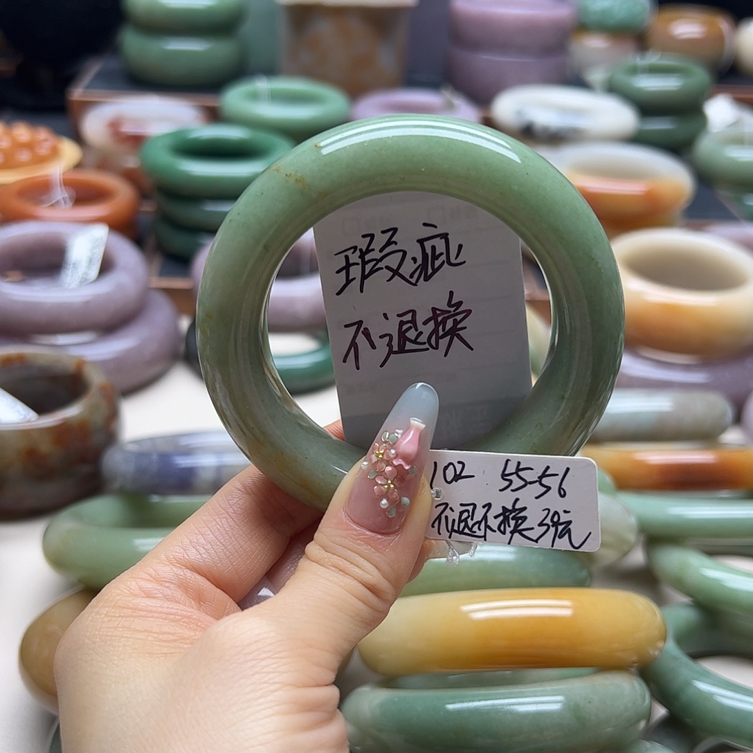 石英岩玉未镶嵌手镯