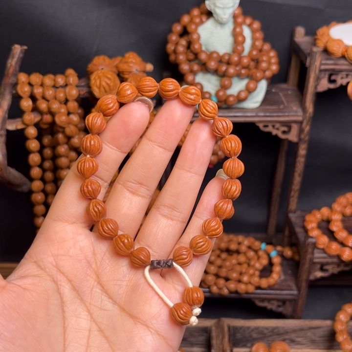 一***度桃核吊坠佛手手串