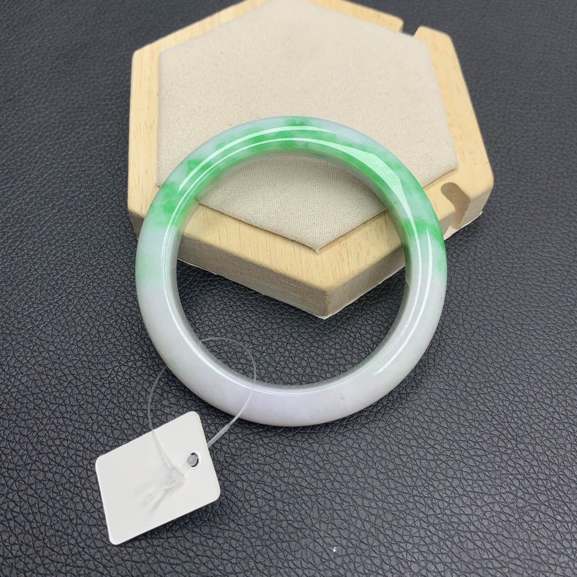 A货飘阳绿正圈细润女款时尚翡翠手镯