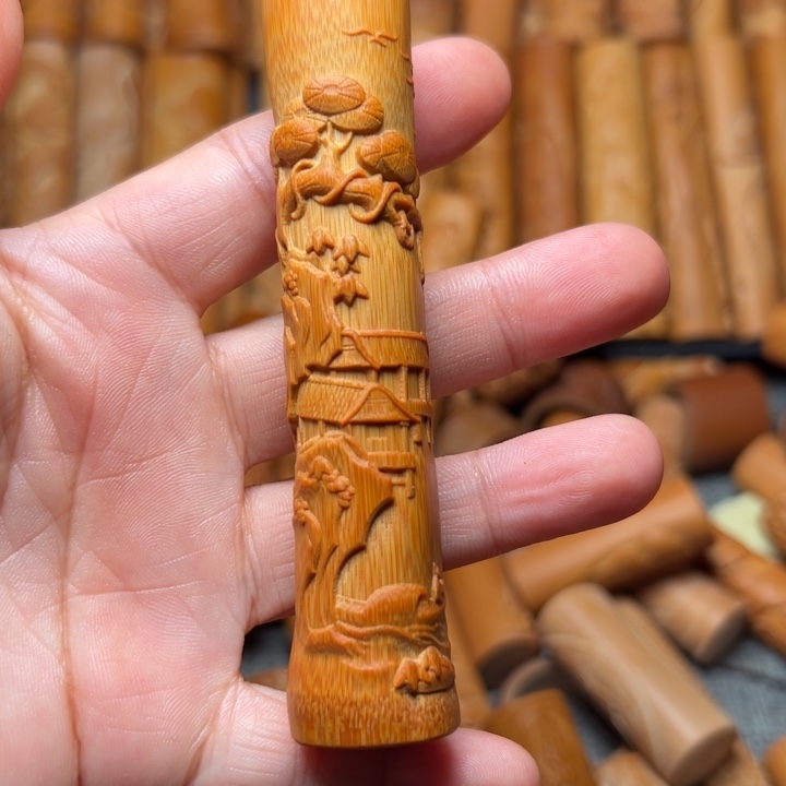 张***彩实心竹雕刻手把件