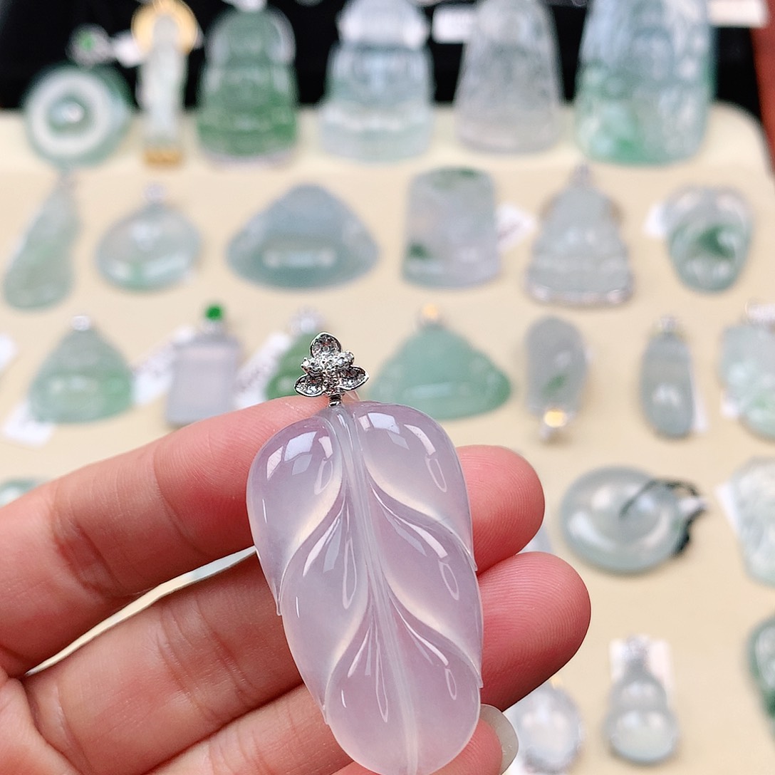 翡翠18K金镶嵌颈饰叶子