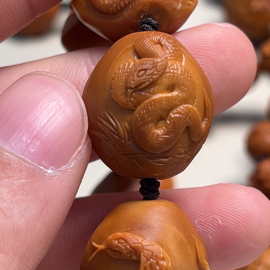 橄榄核吊坠佛*福绕蛇年