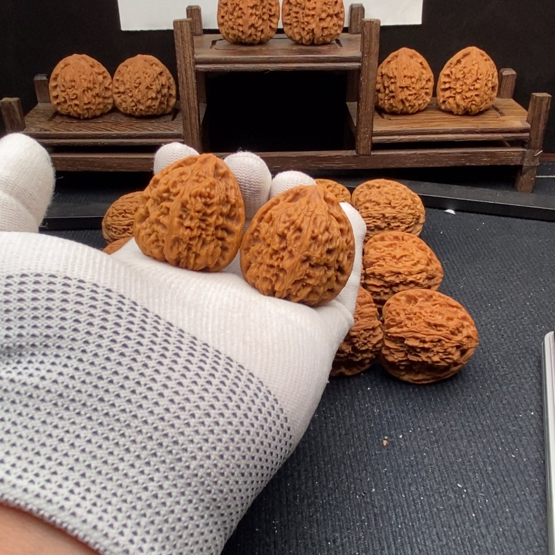 柚***發文玩核桃吊坠编号123