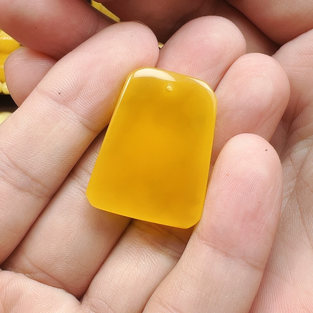 蜜蜡颈饰未镶嵌t无事牌