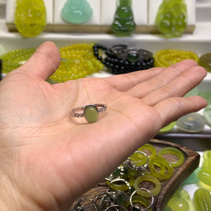 鲲****蛇纹石玉未镶嵌颈饰