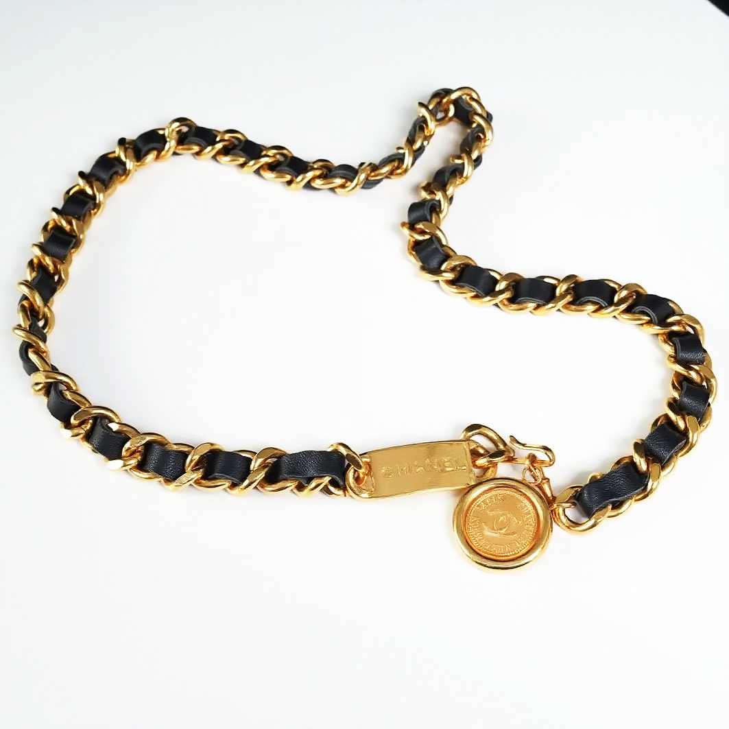 Chanel 圆盘吊坠黑金穿皮腰链