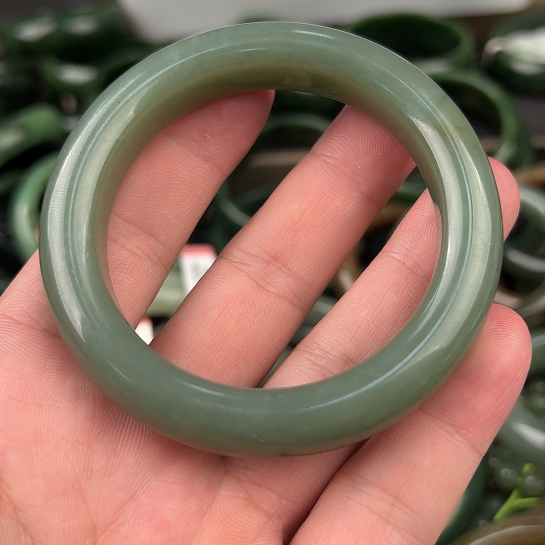 安***好和田玉未镶嵌手镯