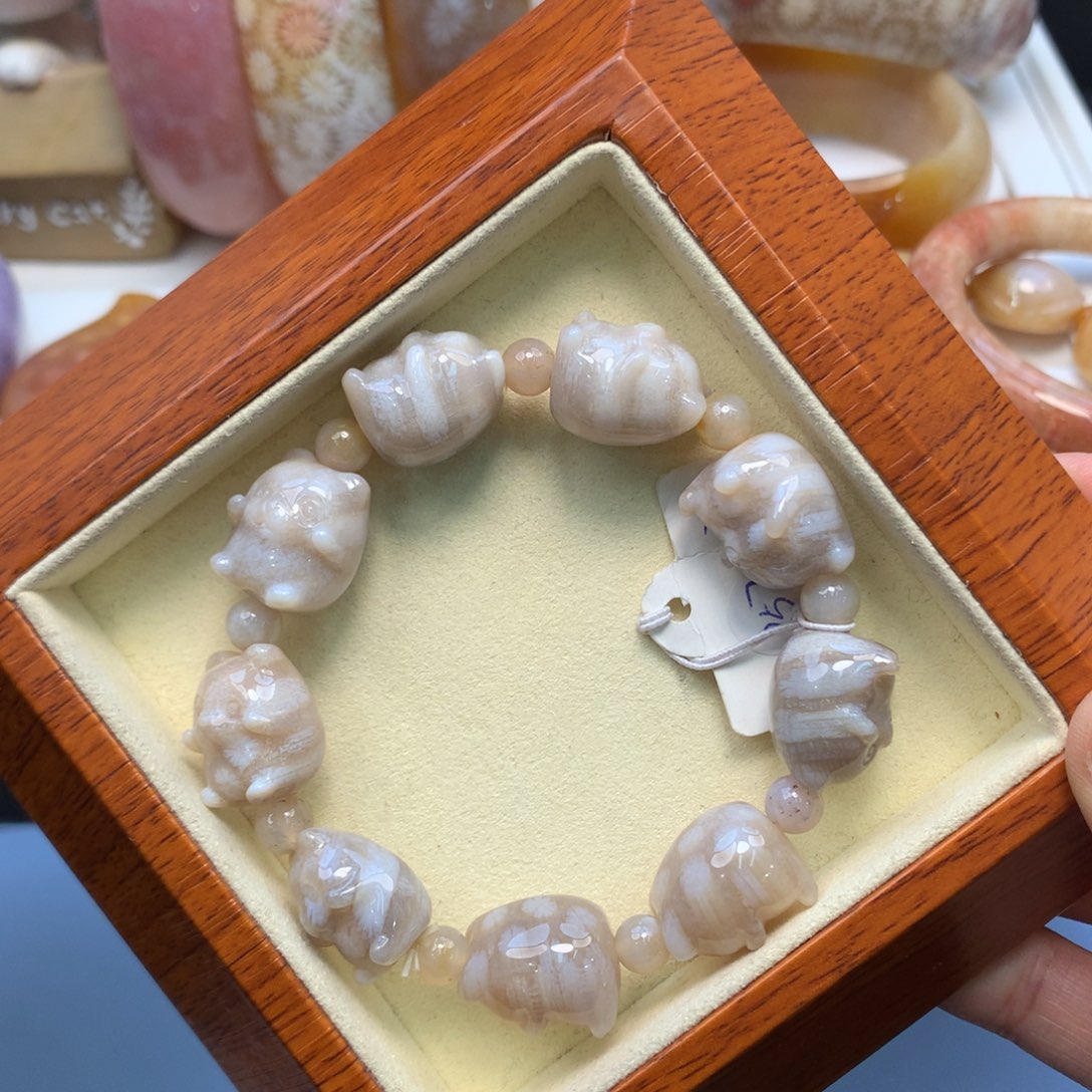 硅化珊瑚（珊瑚玉）手串未镶嵌同花熊猫