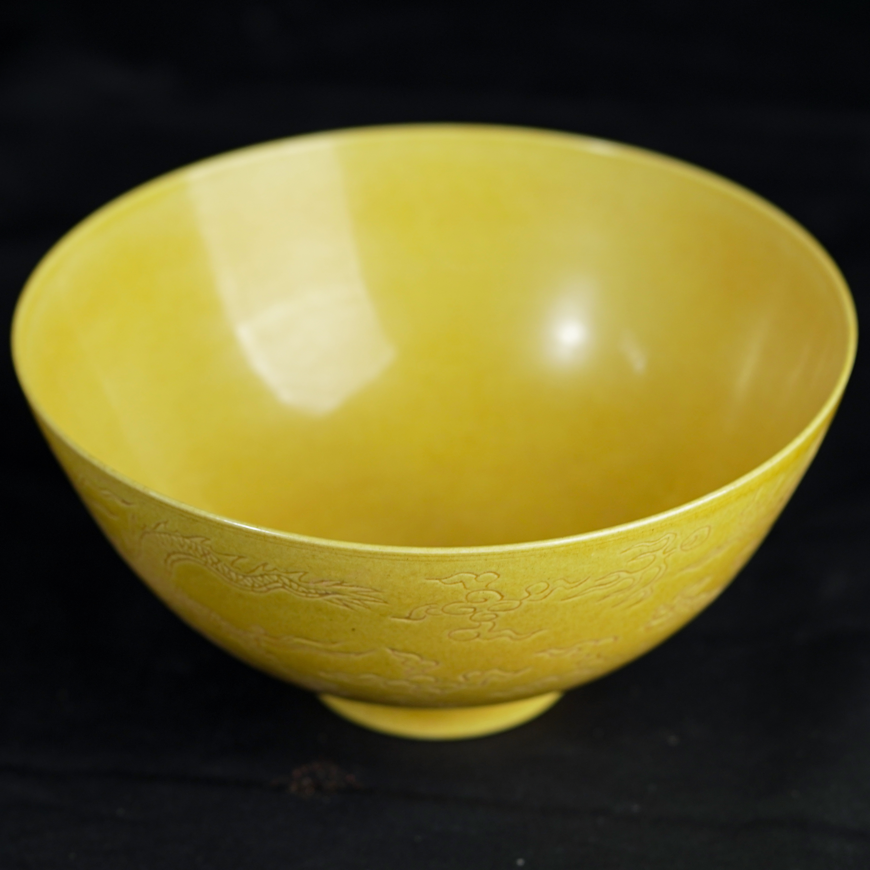 大明宣德黄釉碗瓷器