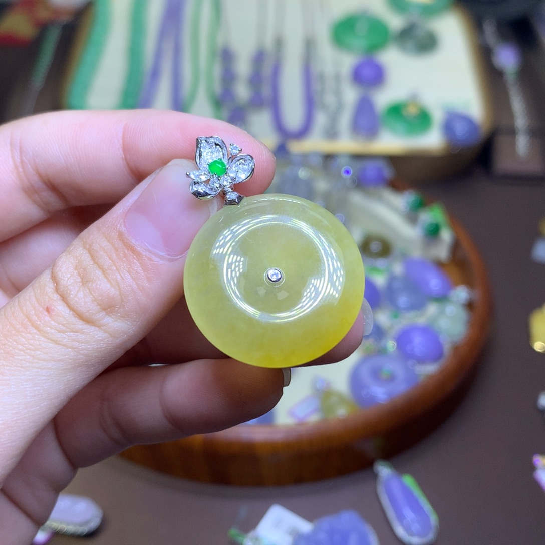 翡翠18K金镶嵌颈饰翡翠