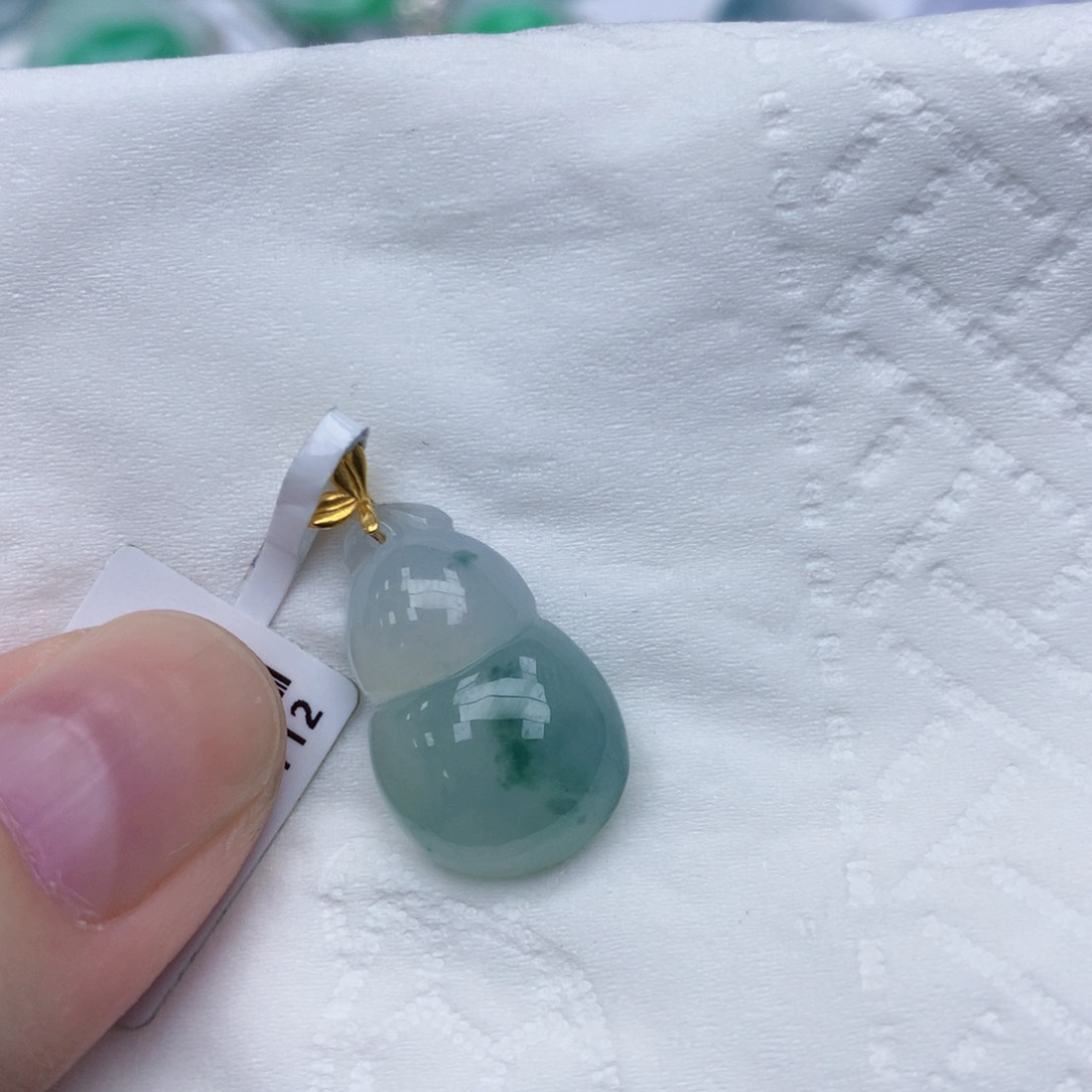 颈饰18K金镶嵌翡翠