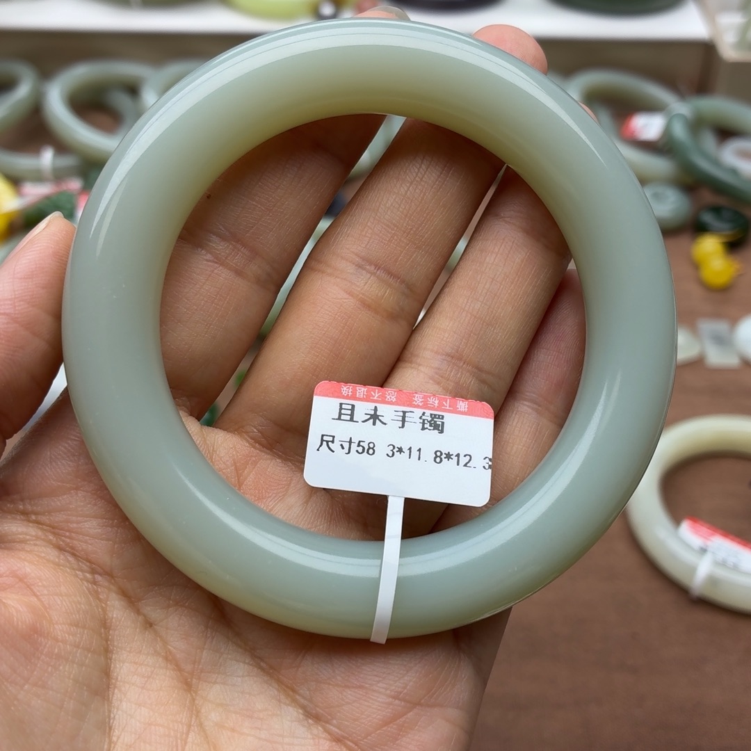 和田玉未镶嵌手镯