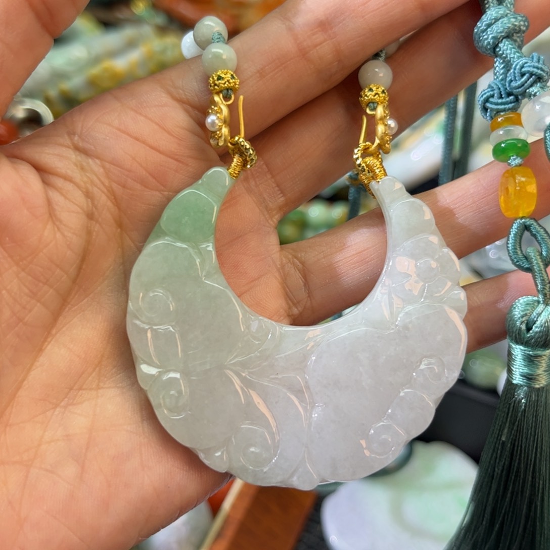 翡翠颈饰未镶嵌待编款