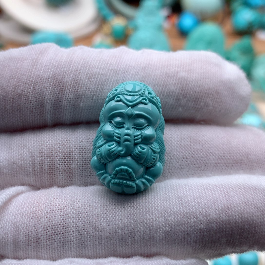 绿松石颈饰未镶嵌