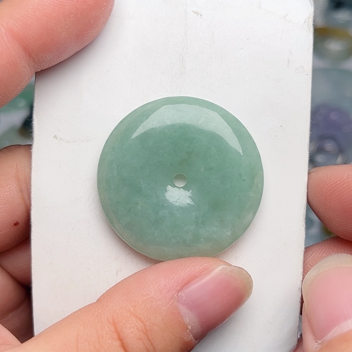 翡翠颈饰未镶嵌平安扣