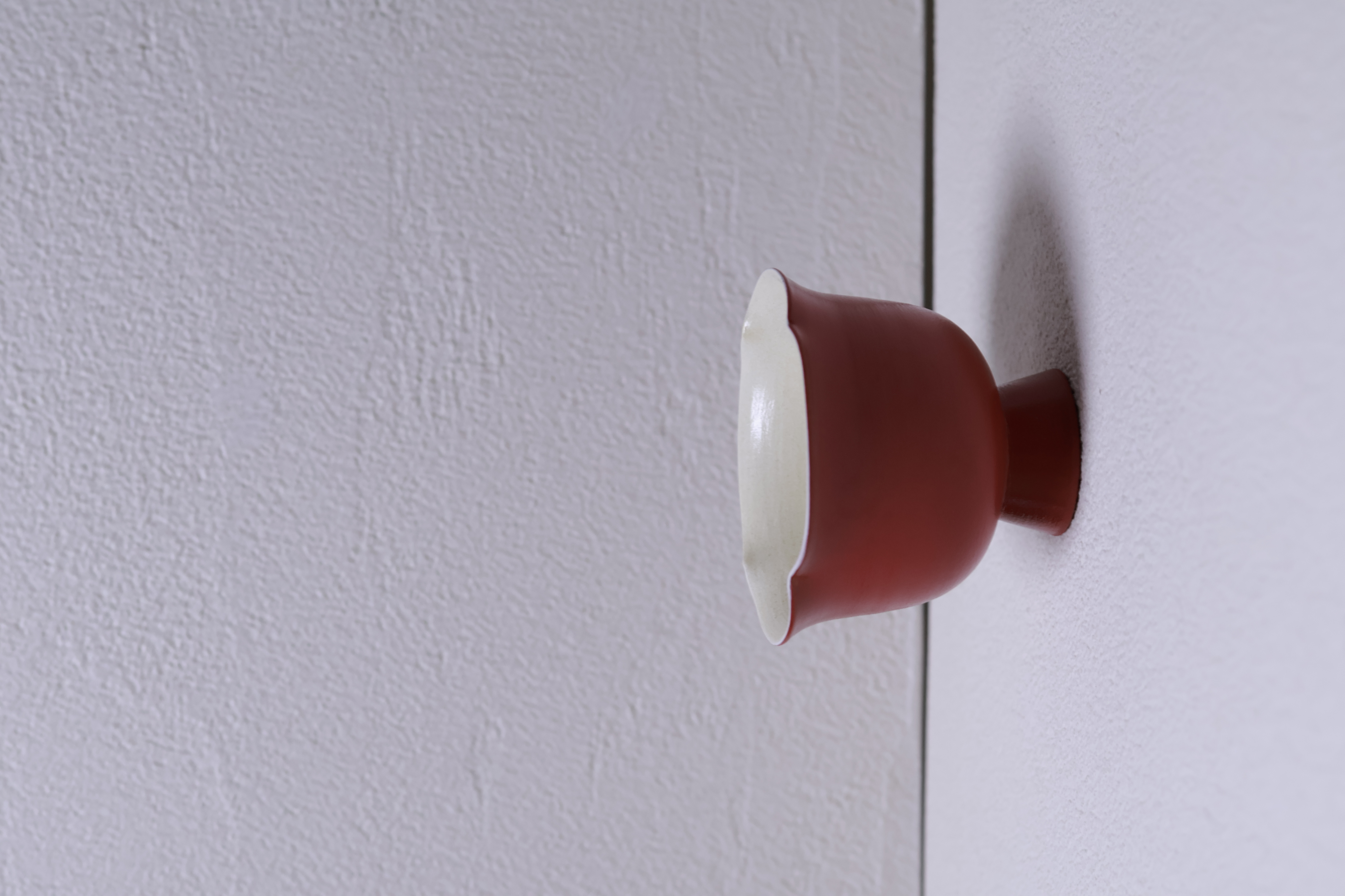 牧渔红色高足花口杯