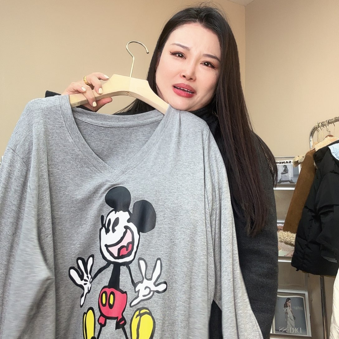 米奇灰色打底衫大版