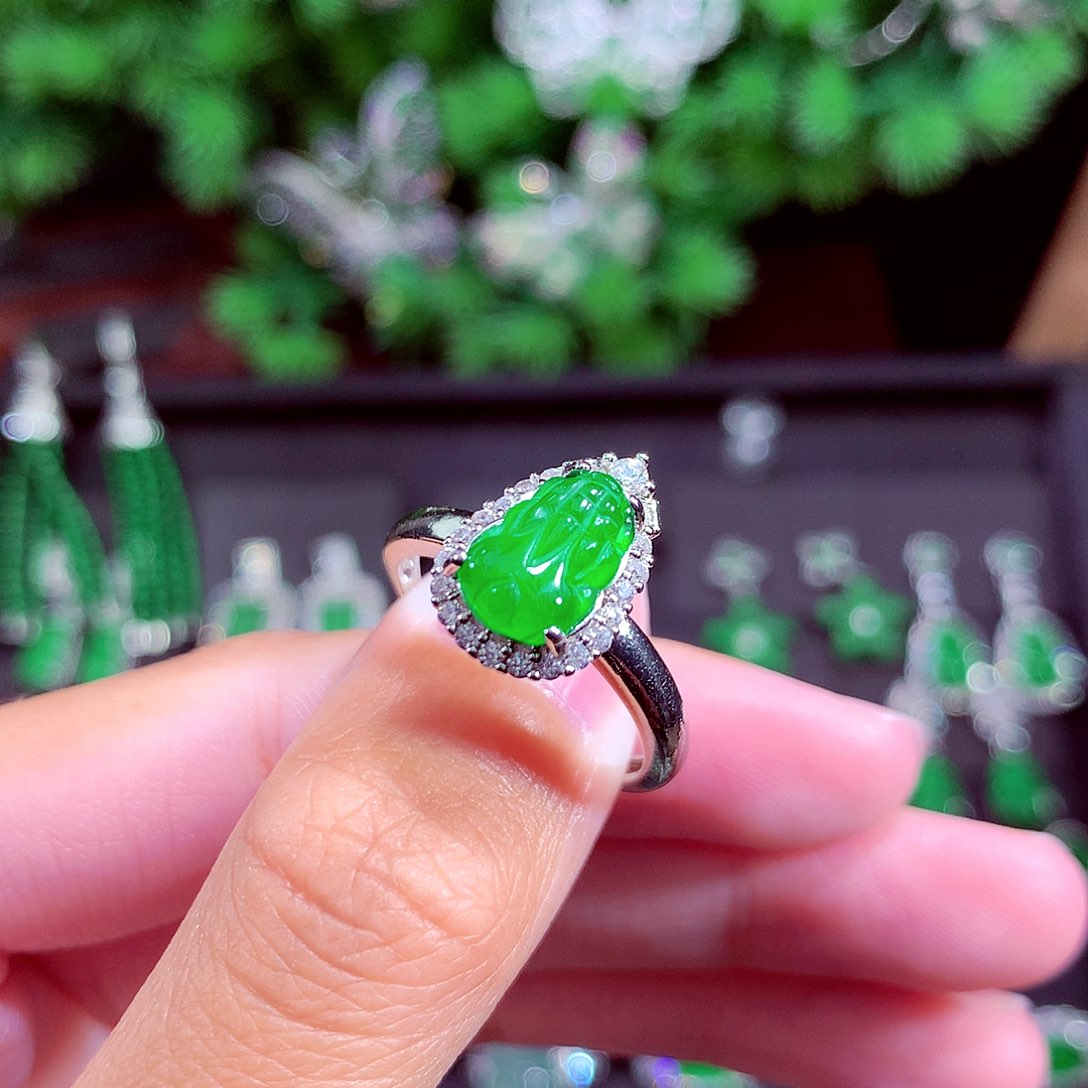 颈饰未镶嵌翡翠天然