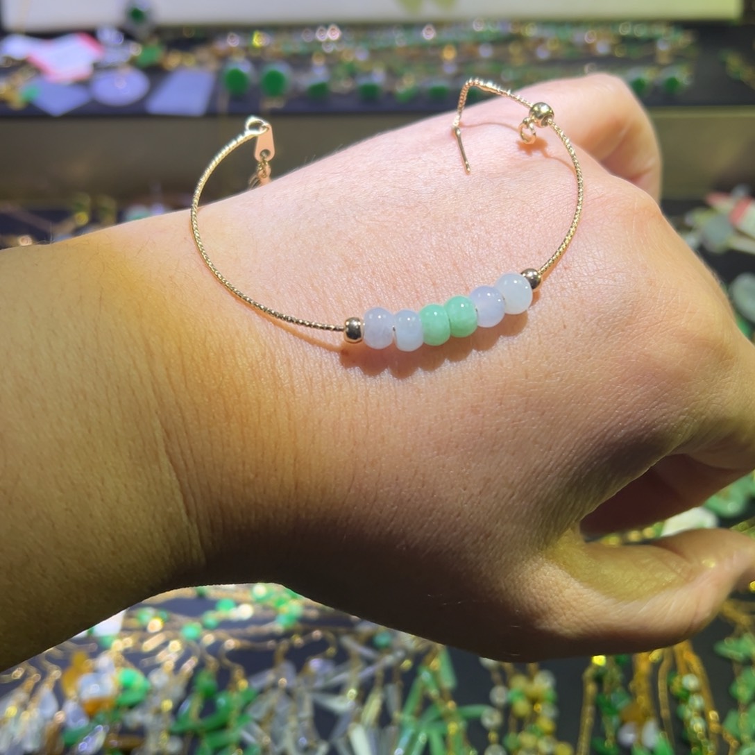 颈饰未镶嵌翡翠手圈