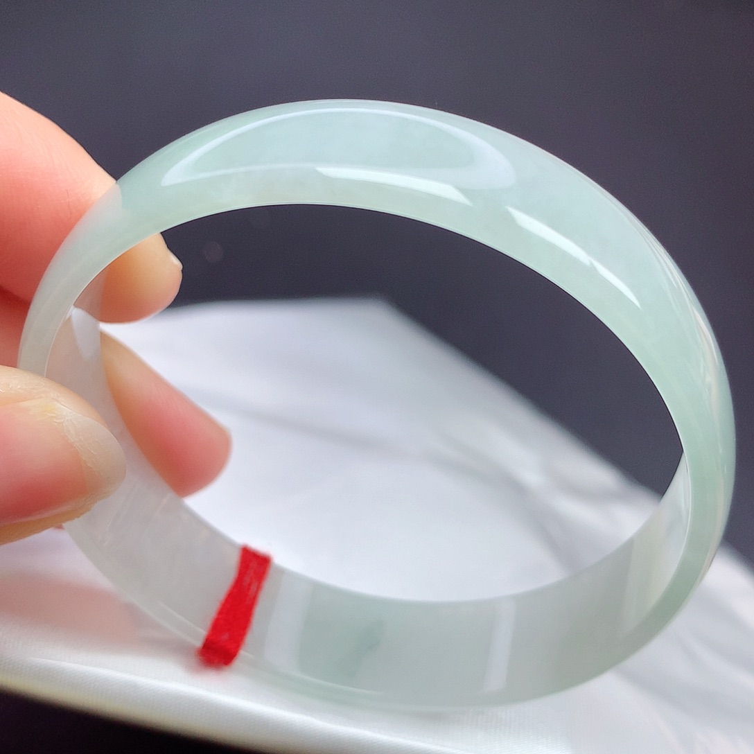 翡翠手镯未镶嵌53圈口