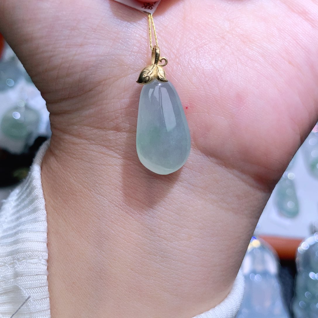 翡翠18K金镶嵌颈饰福瓜