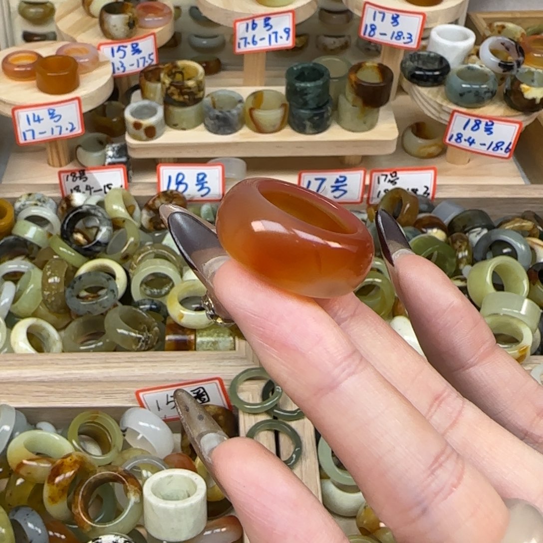 岫玉岫玉内径18.1未镶嵌