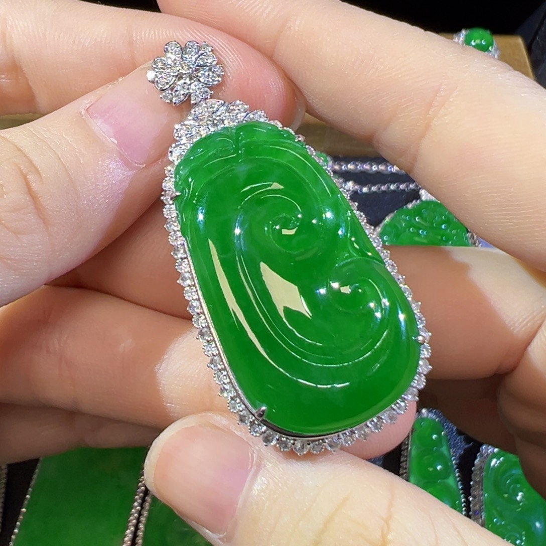 翡翠18K金镶嵌吊坠(不含链)