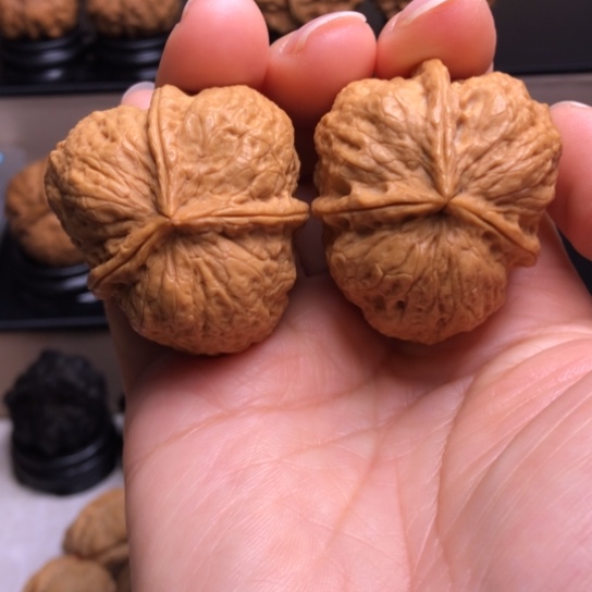 文玩核桃把件三****角方正大三楞35