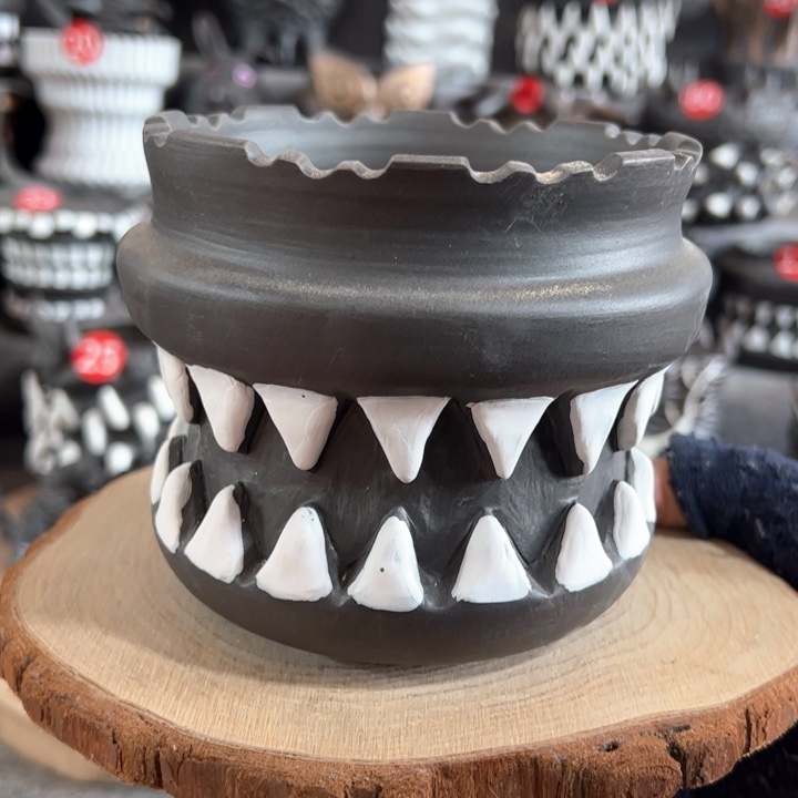 紫砂花盆微小手工制作痕迹，内口10.5外高10.5