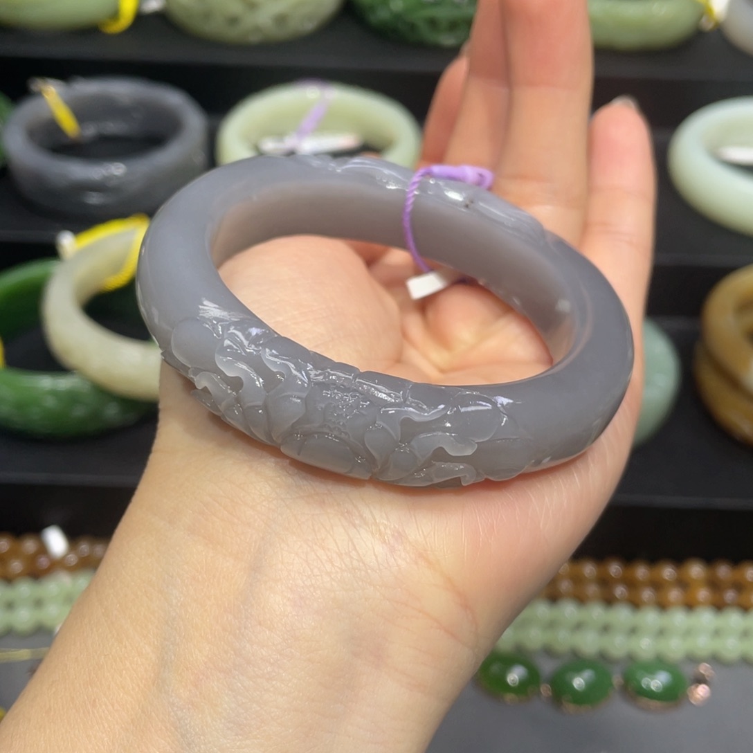 和田玉手镯54圈口 编号31未镶嵌