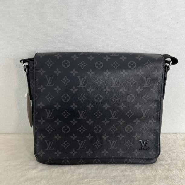 95新 LouisVuitton/路易威登 7859/时尚黑老花中号邮差包