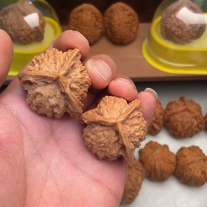 烁***贸文玩核桃吊坠盘山