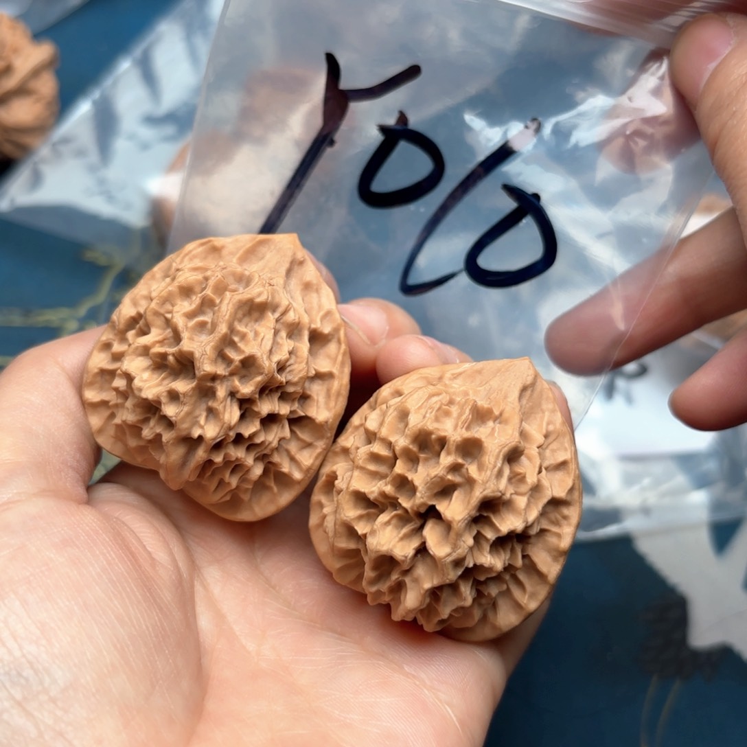 文玩核桃吊坠帝王