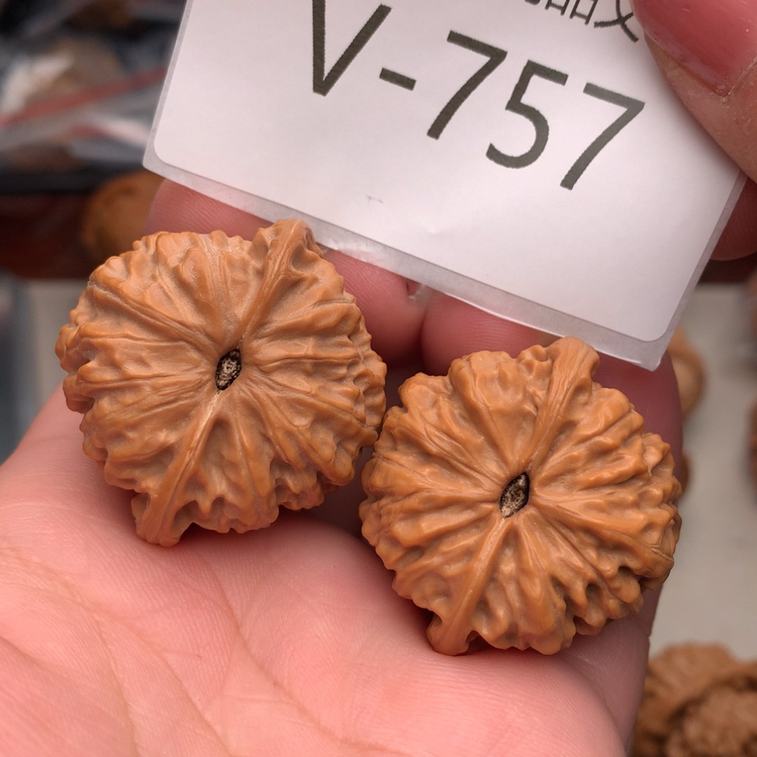 文玩核桃把件37金牛………