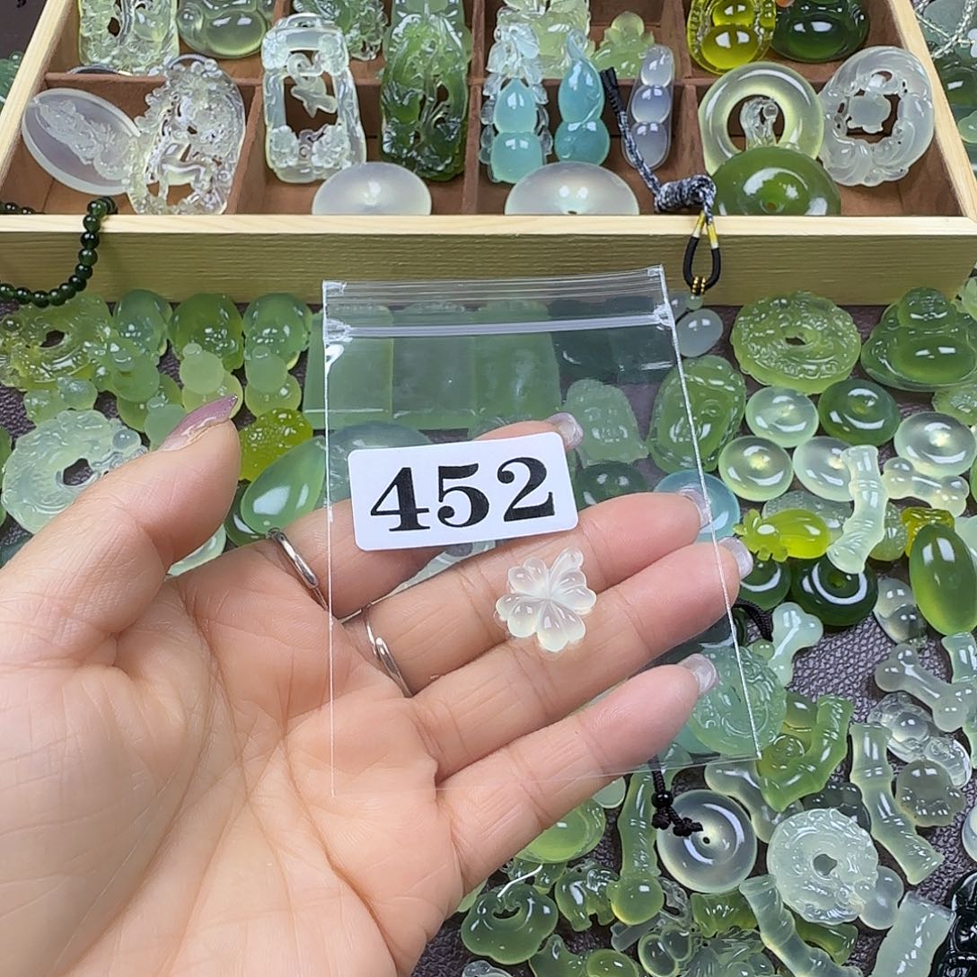 嘘***静蛇纹石玉未镶嵌岫玉吊坠