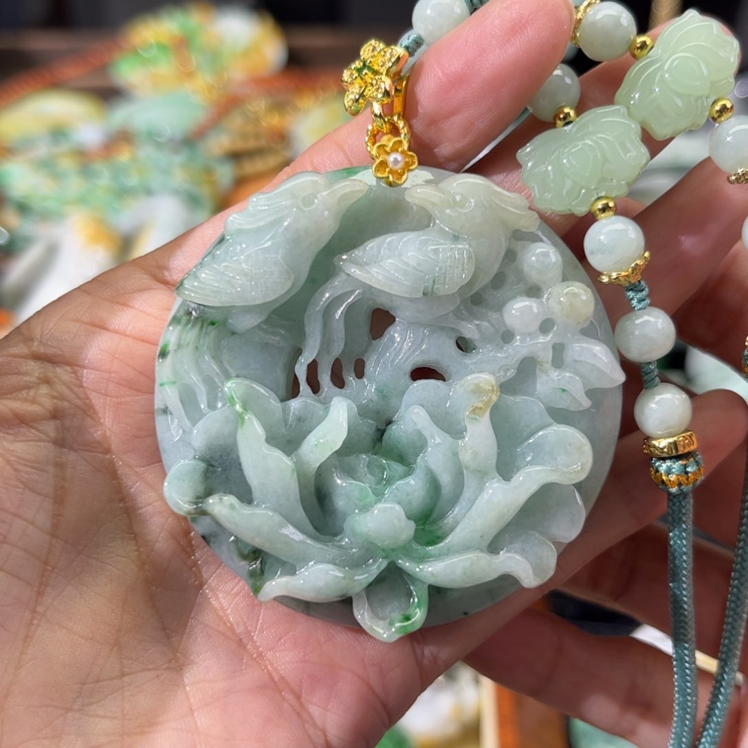 翡翠颈饰未镶嵌待编款