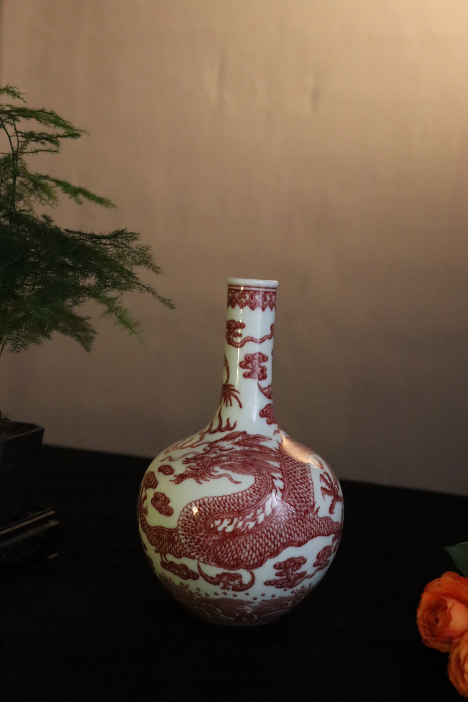 觅瓷山房 仿清三代釉里红云龙纹天球瓶