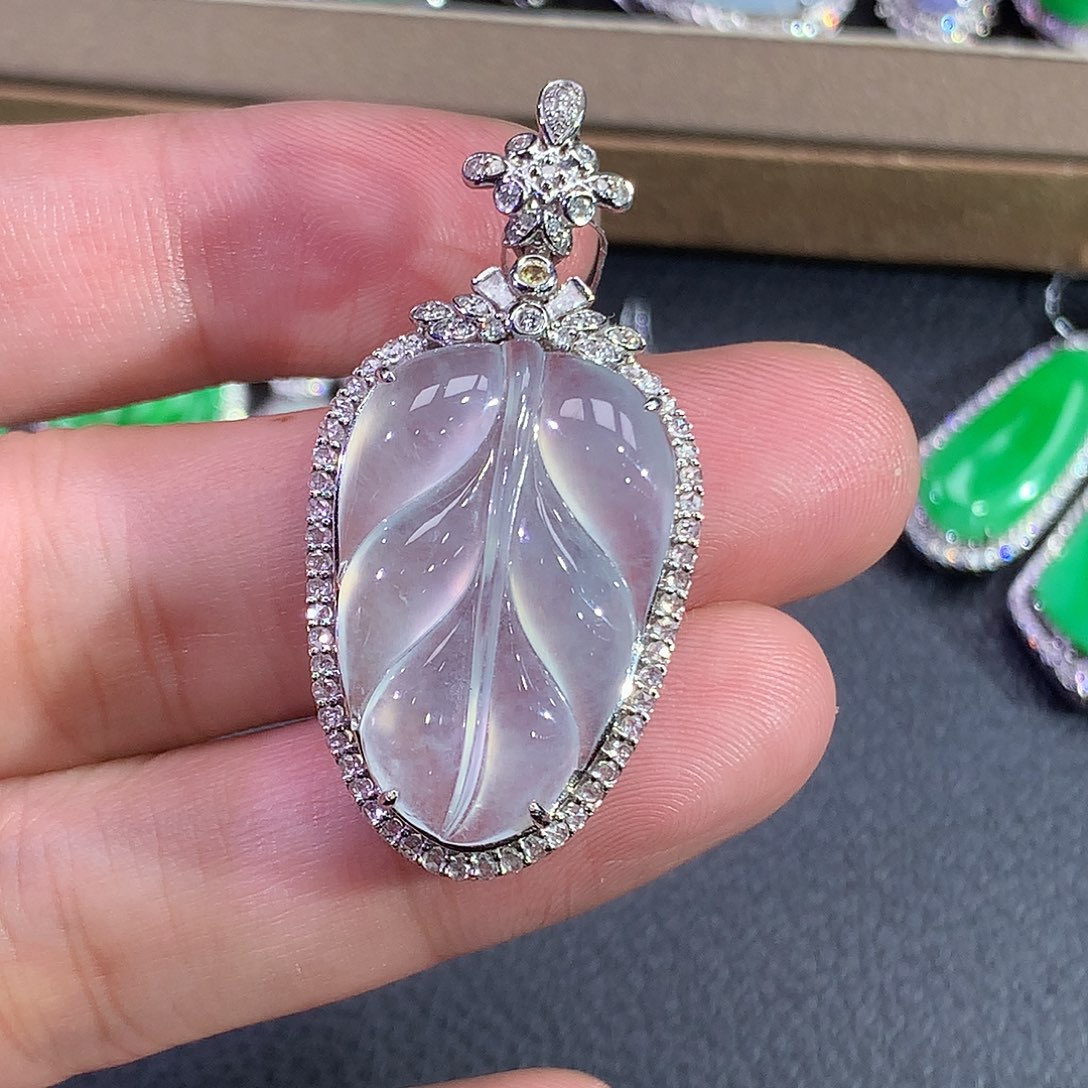 翡翠吊坠(赠链)18K金镶嵌