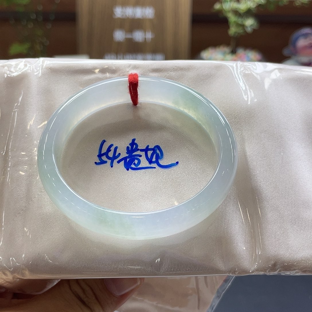 翡翠未镶嵌手镯21 号