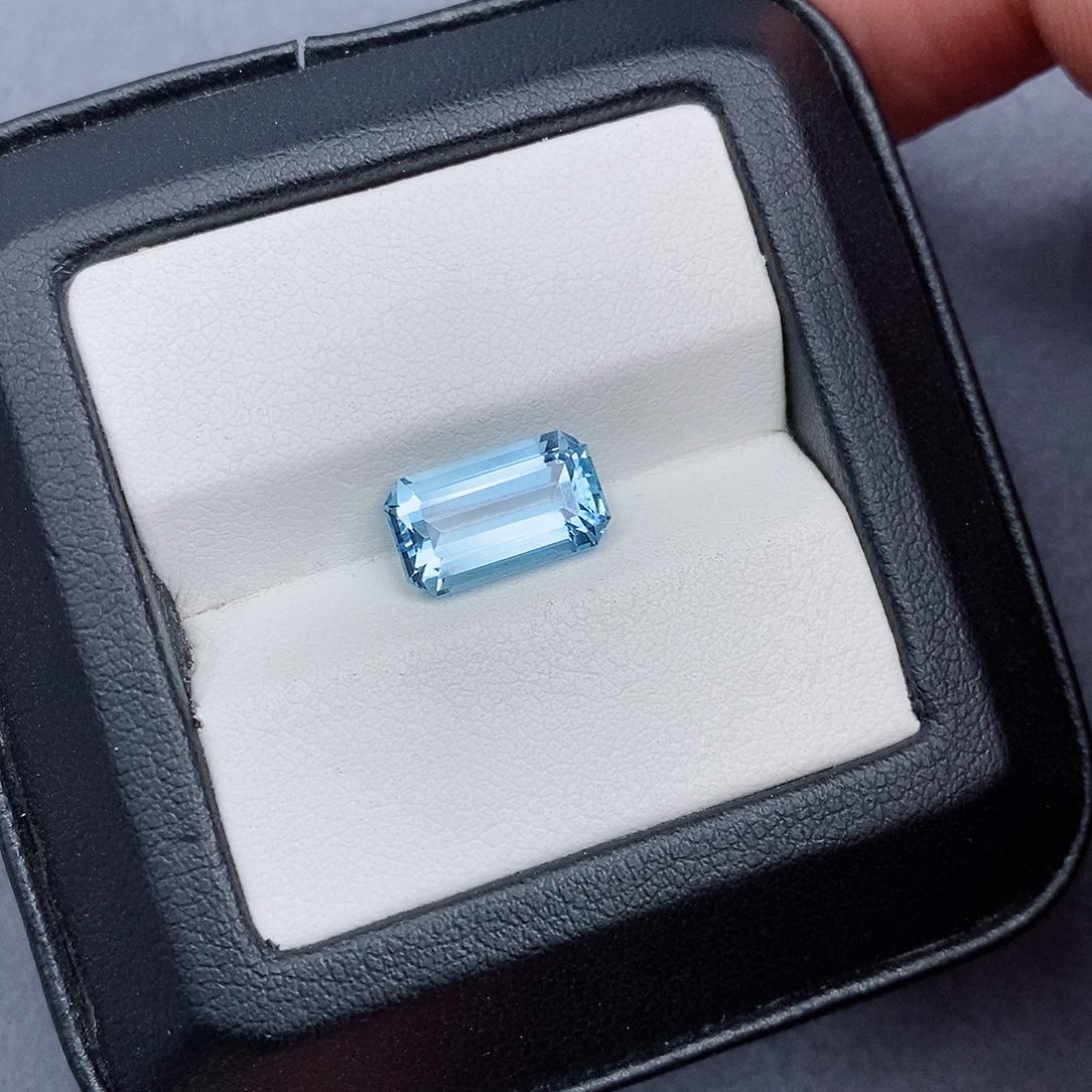 海蓝宝石笔搁未镶嵌2.77ct 圣玛利亚