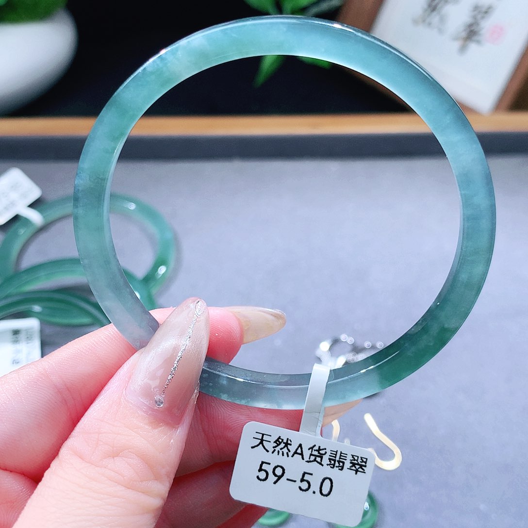 翡翠手镯（圆镯）未镶嵌