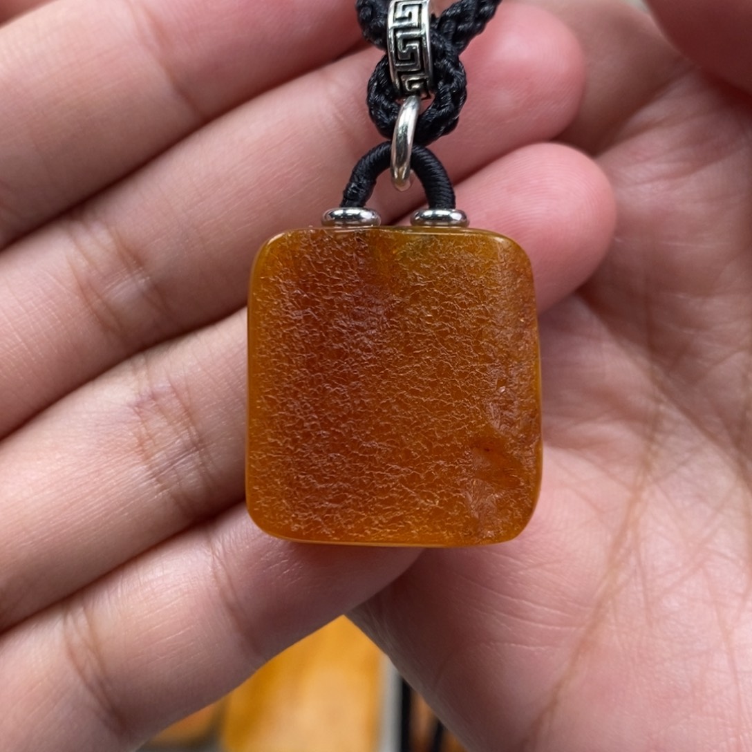 琥珀吊坠(赠链)未镶嵌