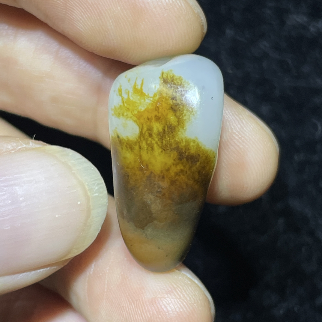 天然和田玉原石有花有棉有裂实属正常，介意勿拍！