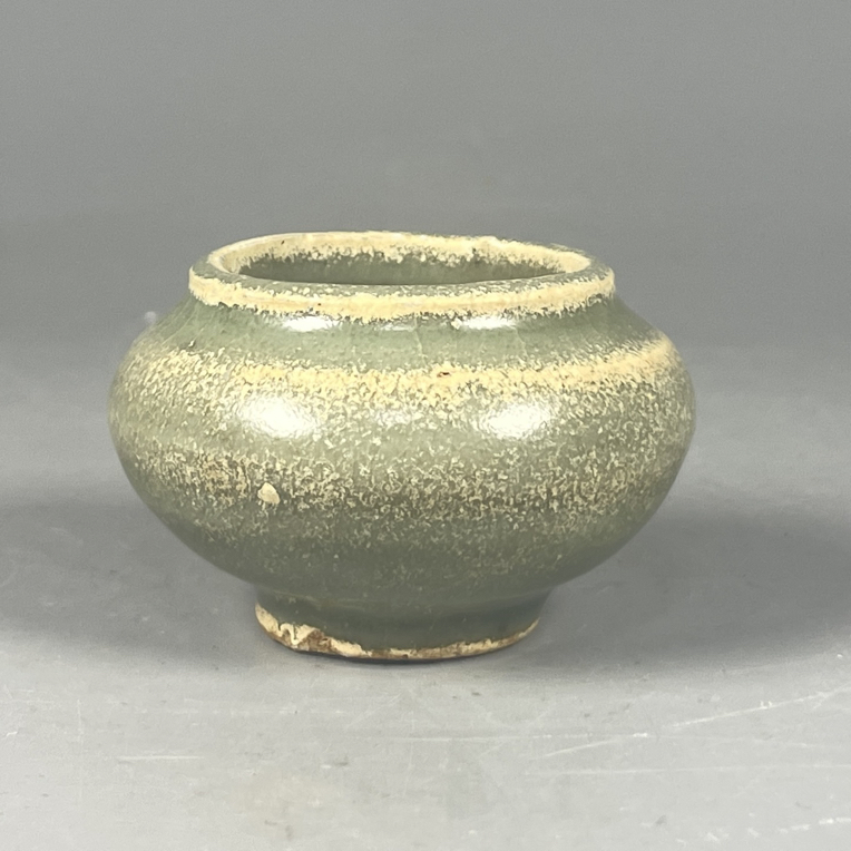 022051875 明早期龙泉窑水盂/XC/云南省文物总店