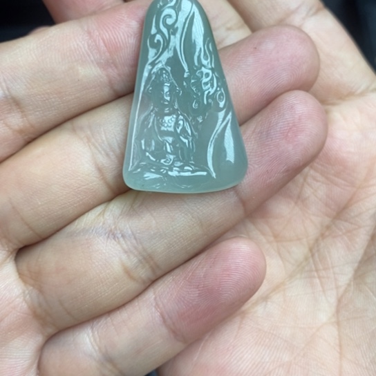 翡翠未镶嵌颈饰观音