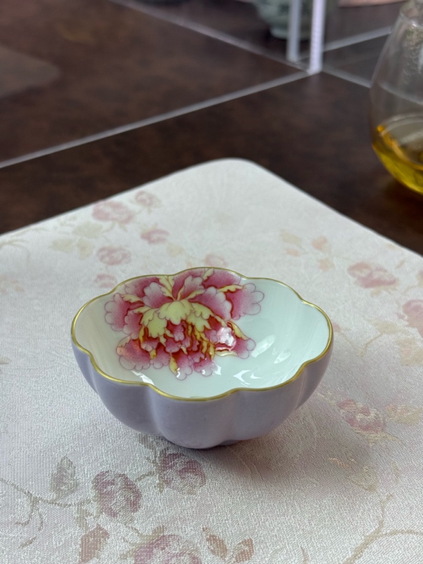 （浔隐）釉上粉彩牡丹花女神杯