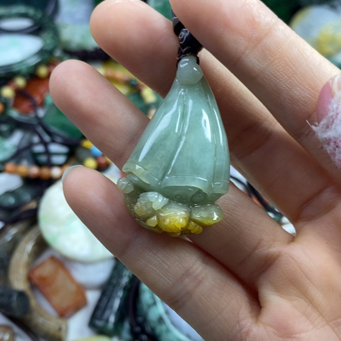 翡翠颈饰未镶嵌小***天