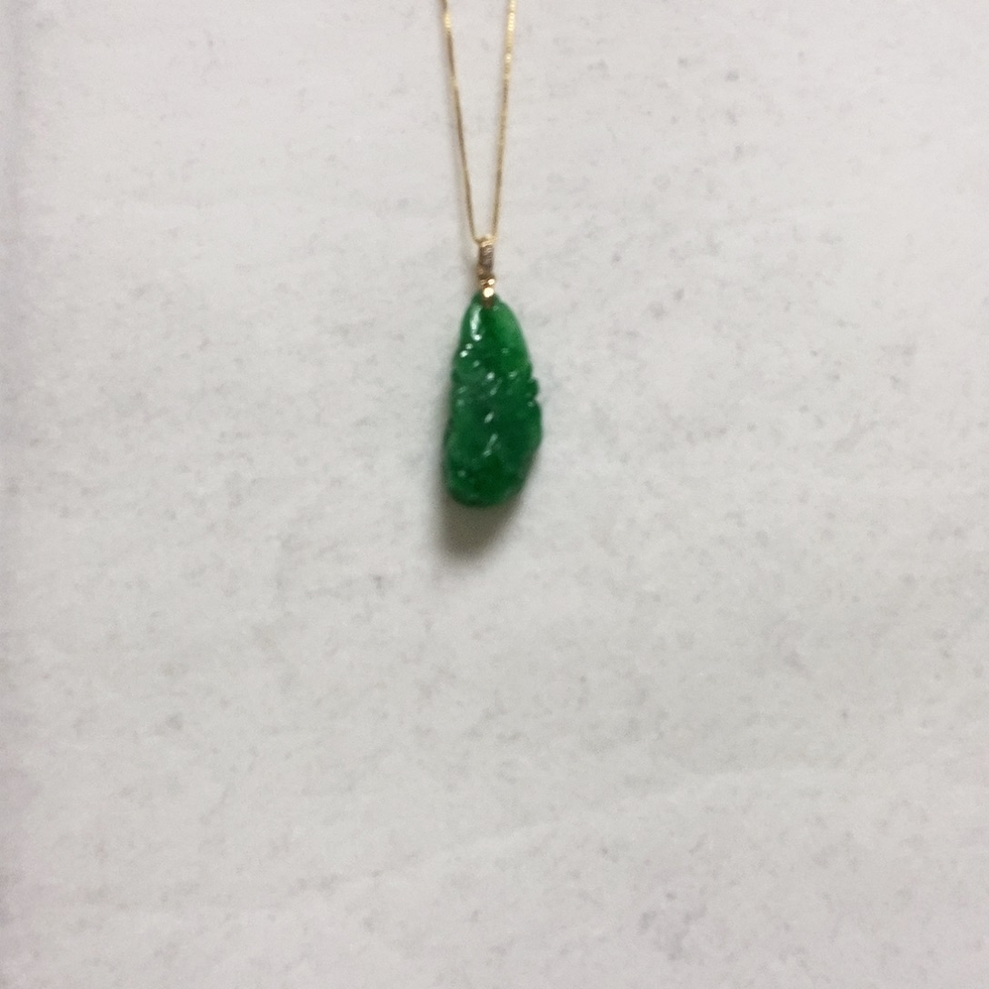 翡翠颈饰18K金镶嵌简单