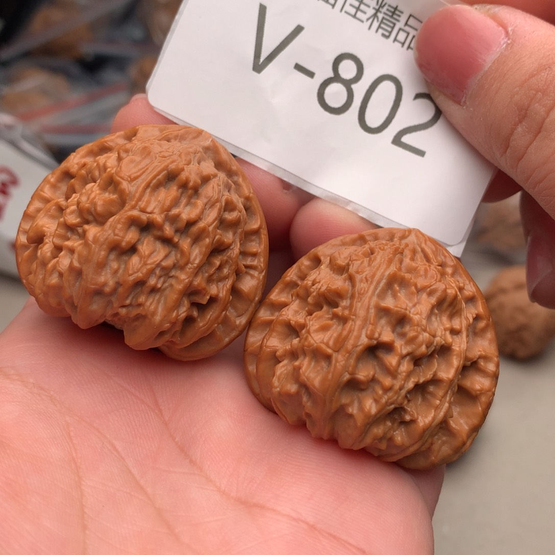 文玩核桃把件40三角白……………